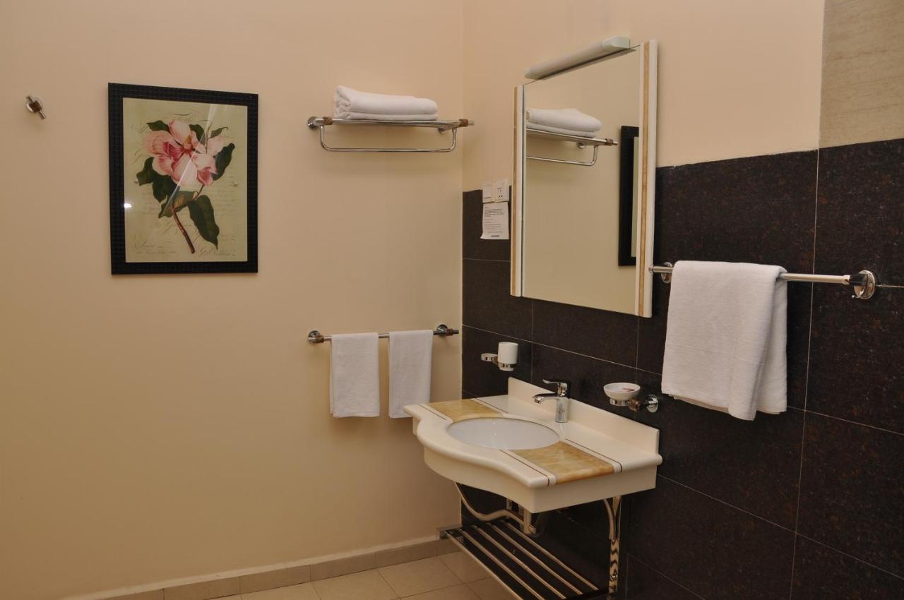 Garr Hotel Кигали Экстерьер фото